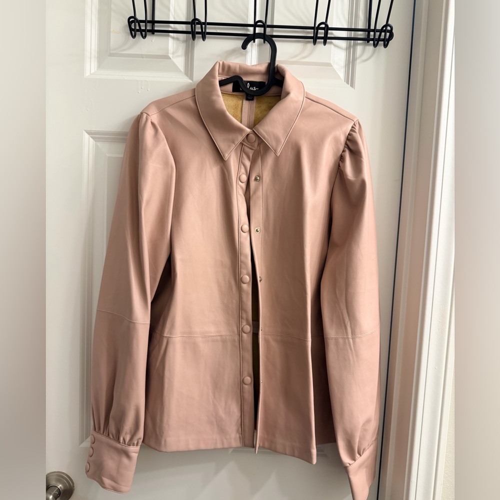 NWOT | 🌸 Lulus Faux Leather Pink Shirt Jacket 🌸